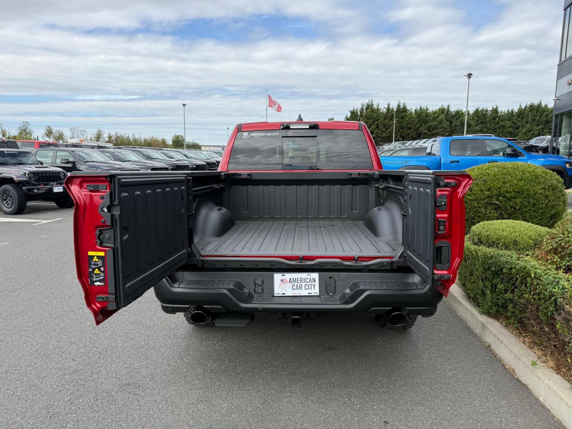 DODGE RAM 1500 CREW CAB REBEL AIR HAYON MULTI V8