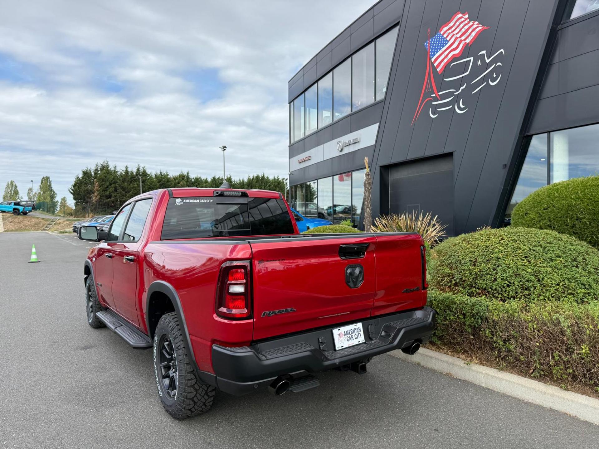 DODGE RAM 1500 CREW CAB REBEL AIR HAYON MULTI V8
