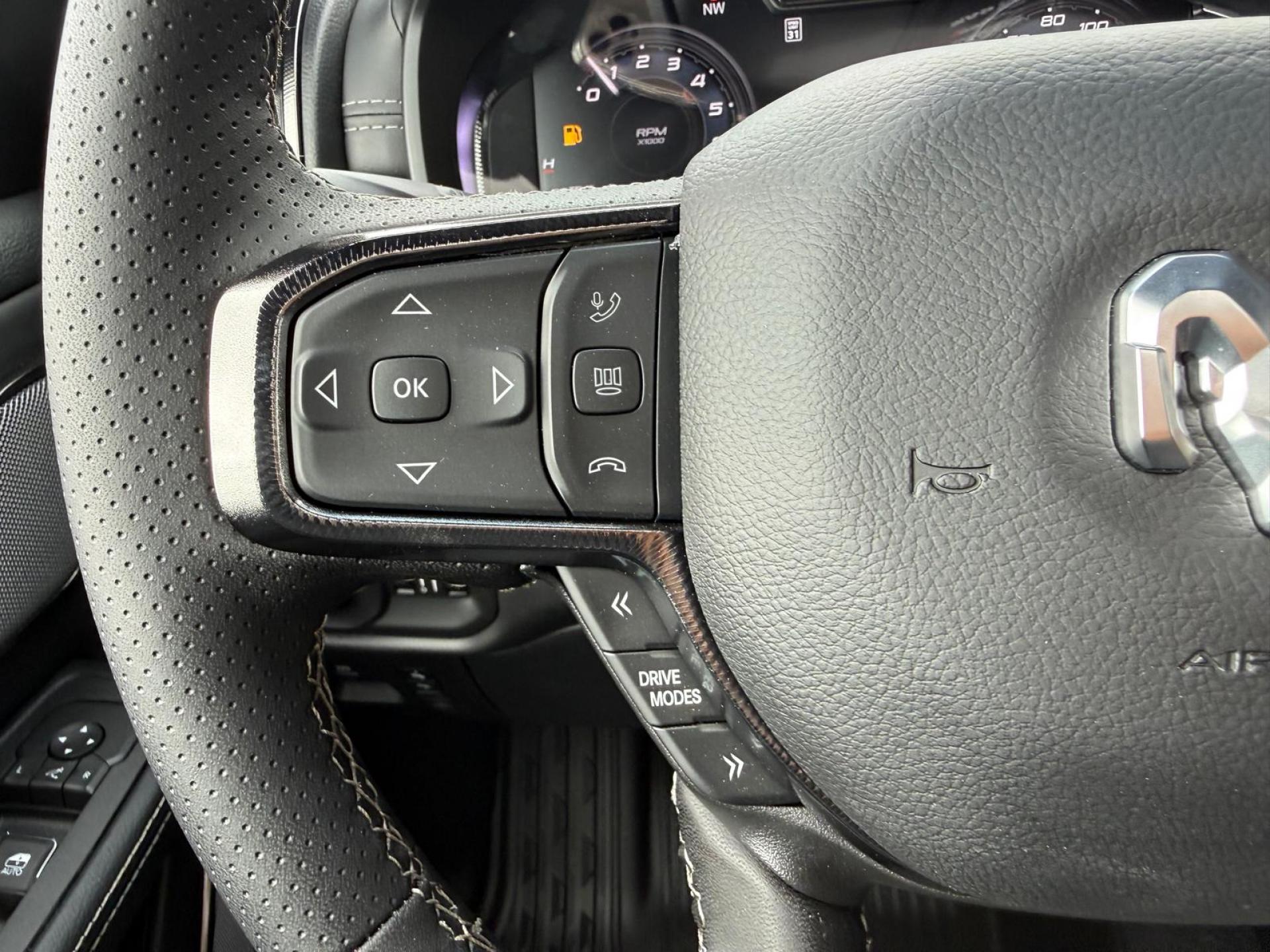 DODGE RAM 1500 CREW CAB REBEL AIR HAYON MULTI V8