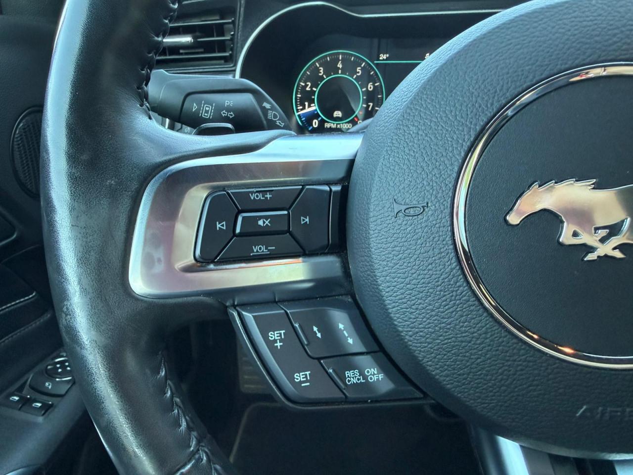 FORD MUSTANG GT FASTBACK V8 5.0L