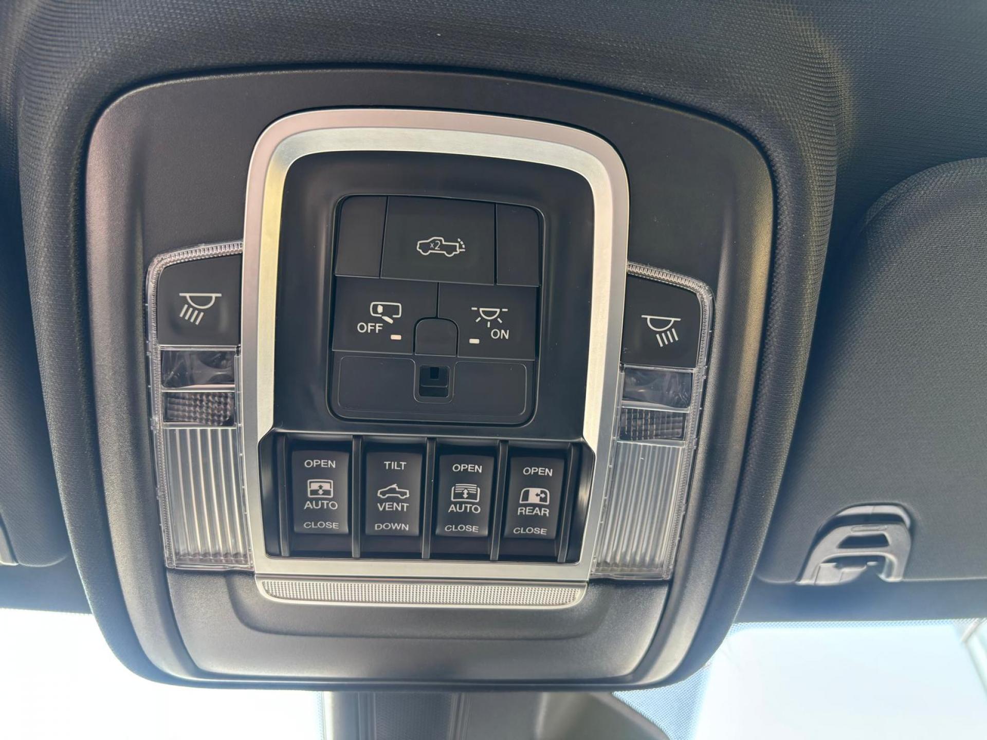 DODGE RAM 1500 CREW LIMITED NIGHT EDITION RAMBOX HAYON MULTI V8 5,7L