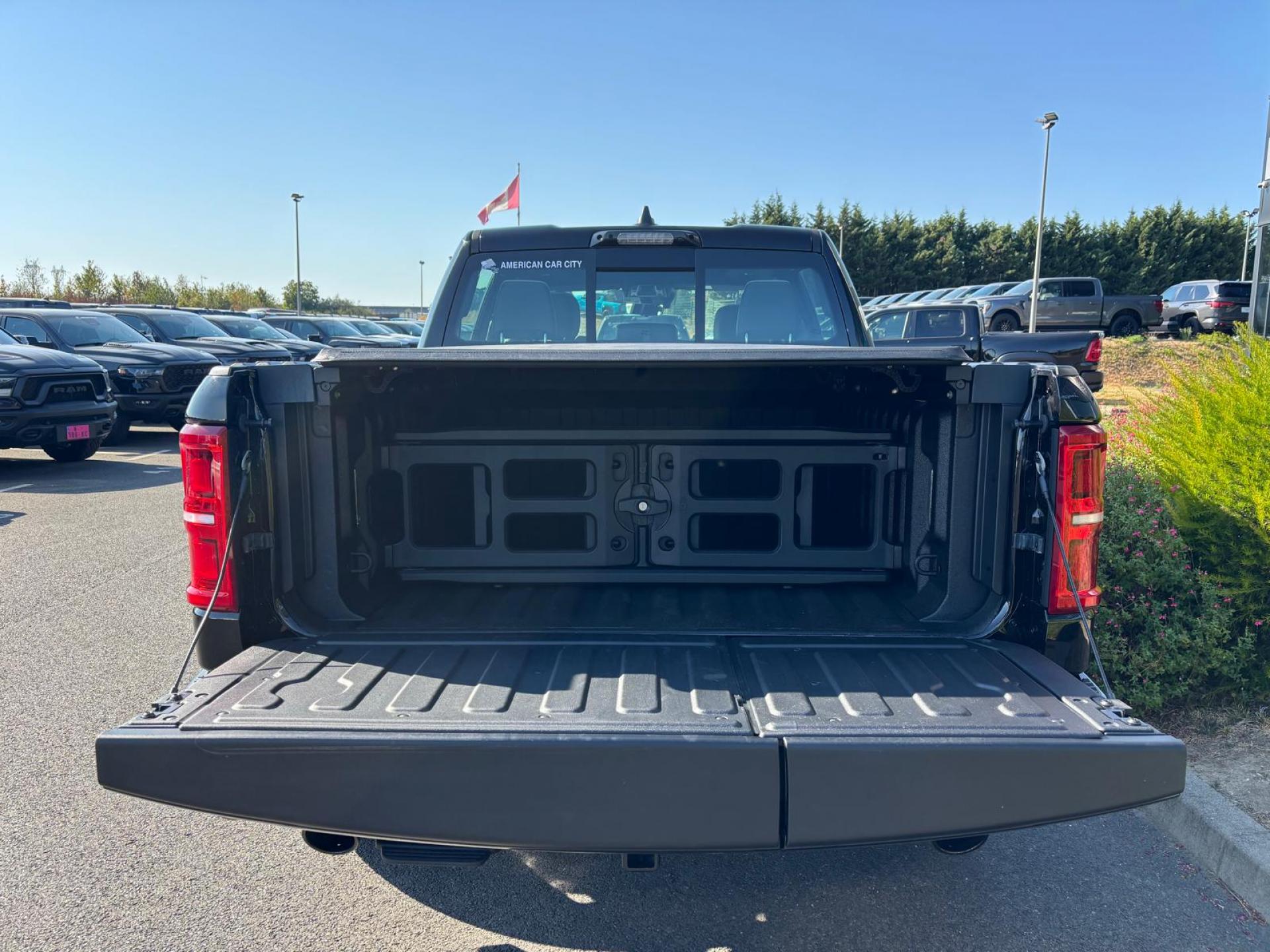 DODGE RAM 1500 CREW LIMITED NIGHT EDITION RAMBOX HAYON MULTI V8 5,7L