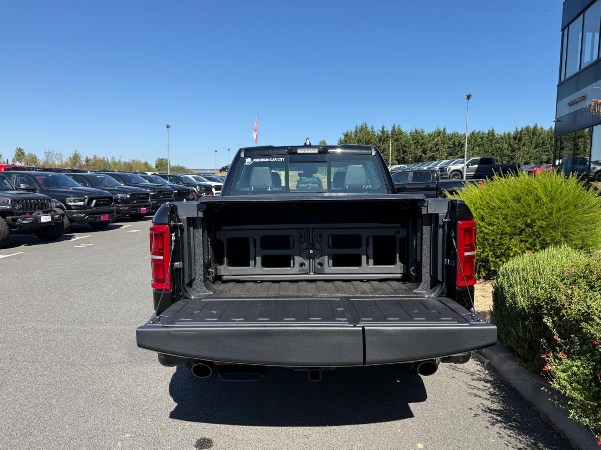 DODGE RAM 1500 CREW LIMITED NIGHT EDITION RAMBOX HAYON MULTI V8 5,7L