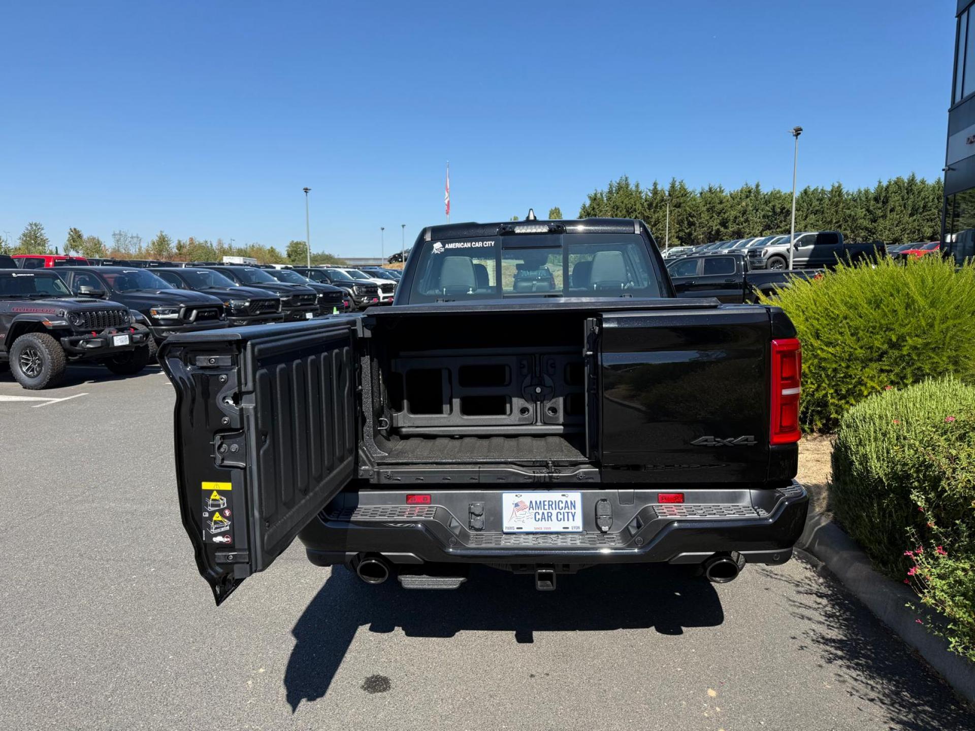 DODGE RAM 1500 CREW LIMITED NIGHT EDITION RAMBOX HAYON MULTI V8 5,7L