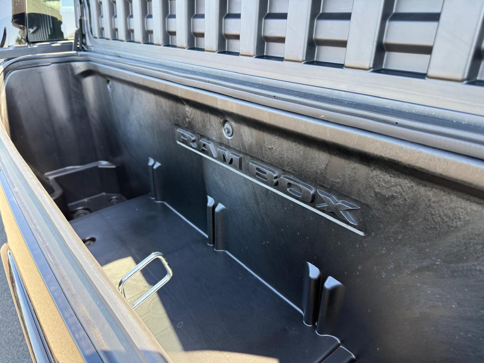 DODGE RAM 1500 CREW LIMITED NIGHT EDITION RAMBOX HAYON MULTI V8 5,7L