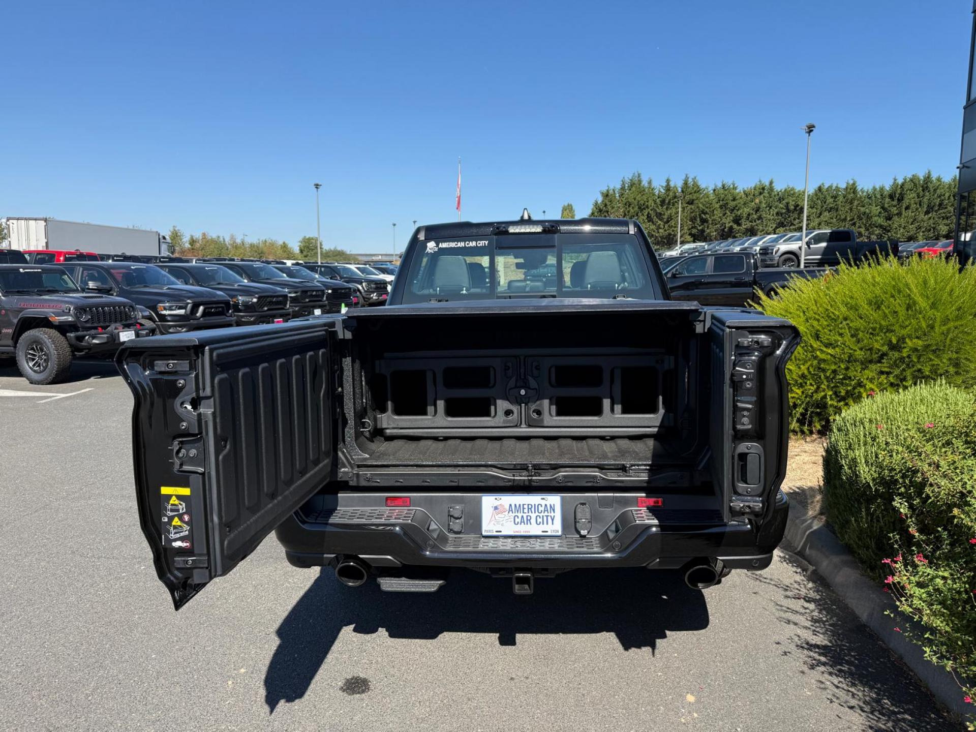 DODGE RAM 1500 CREW LIMITED NIGHT EDITION RAMBOX HAYON MULTI V8 5,7L