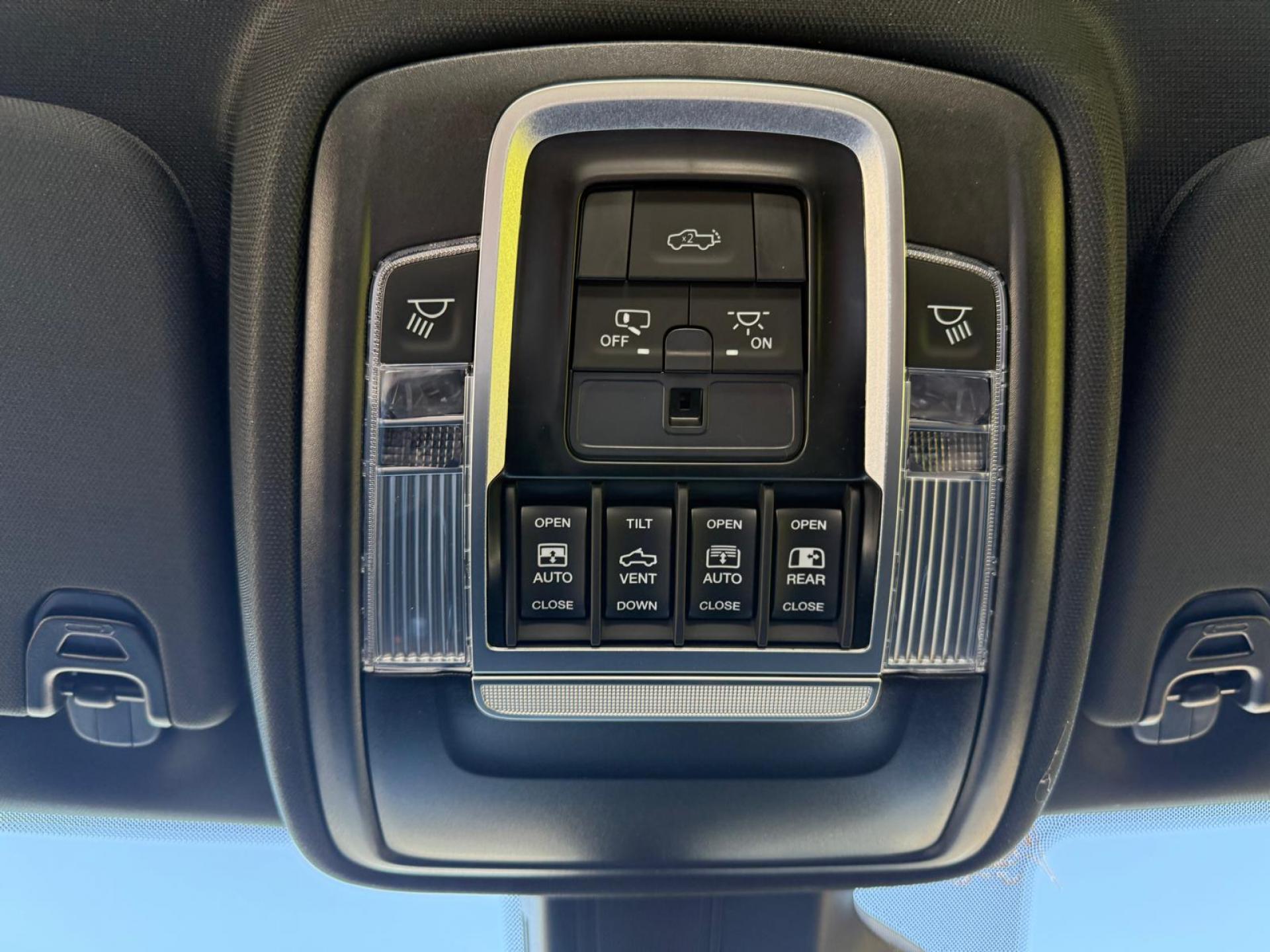 DODGE RAM 1500 CREW LIMITED NIGHT EDITION RAMBOX HAYON MULTI V8 5,7L