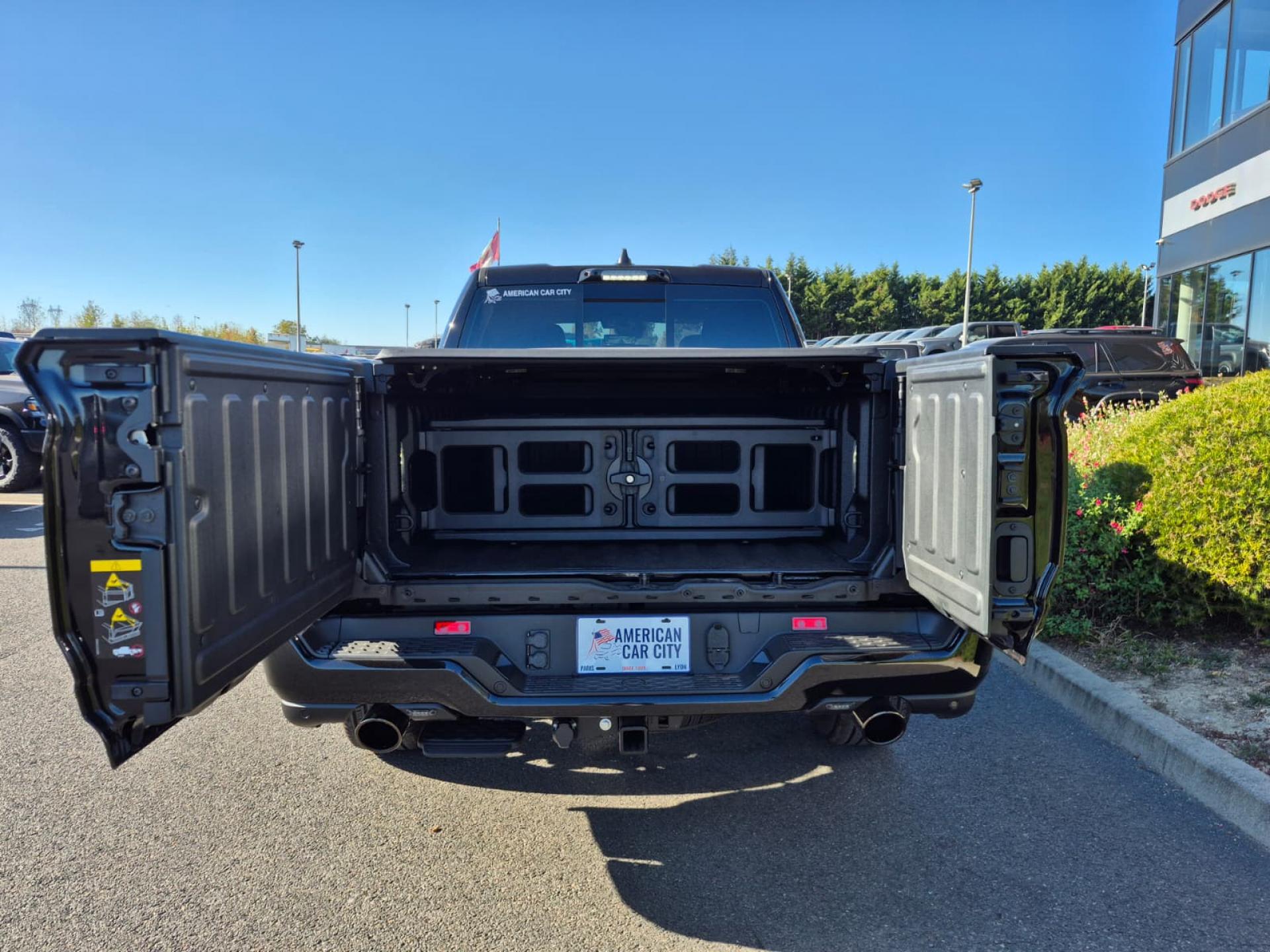 DODGE RAM 1500 CREW LIMITED NIGHT EDITION RAMBOX HAYON MULTI V8 5,7L