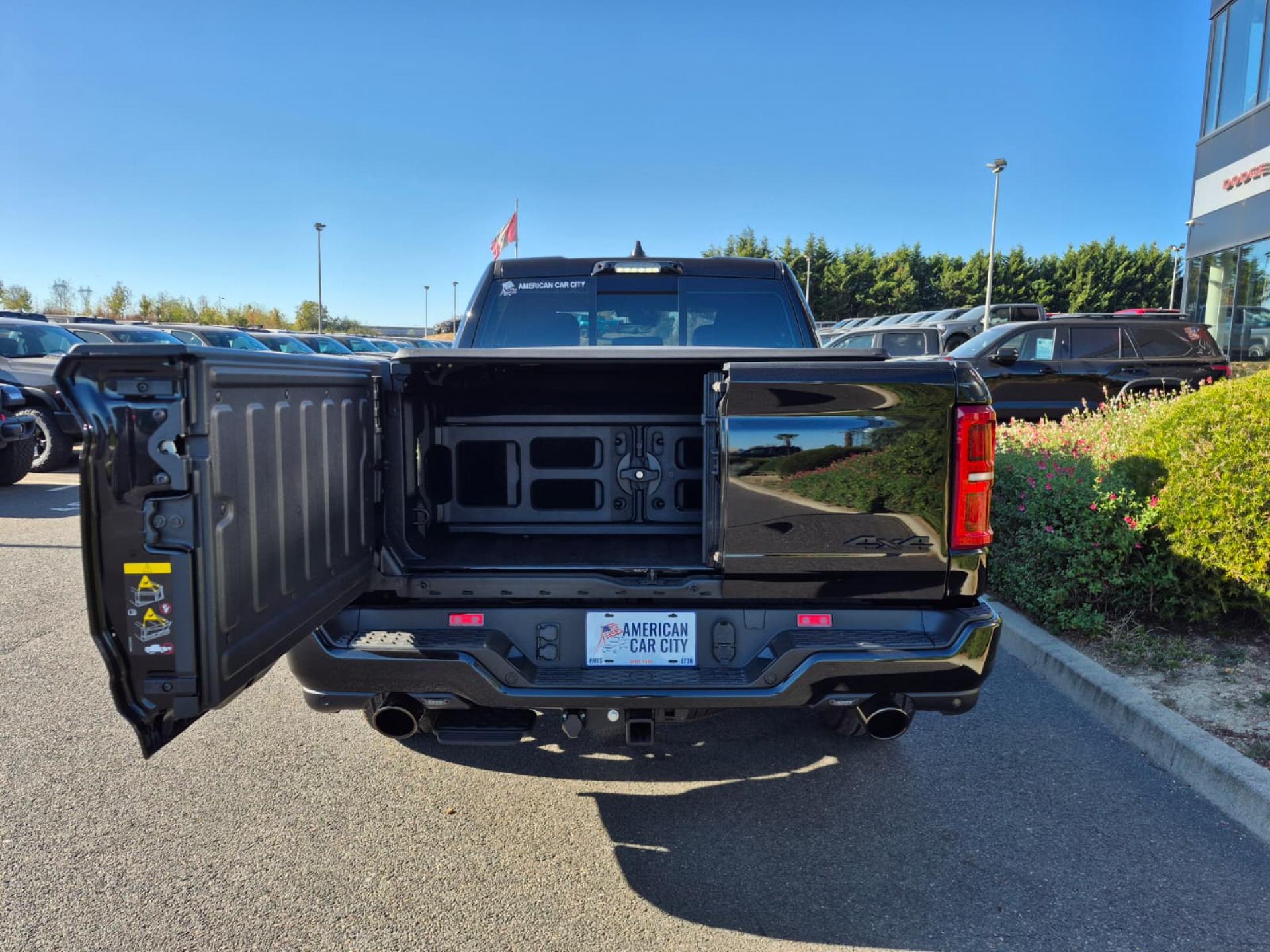 DODGE RAM 1500 CREW LIMITED NIGHT EDITION RAMBOX HAYON MULTI V8 5,7L