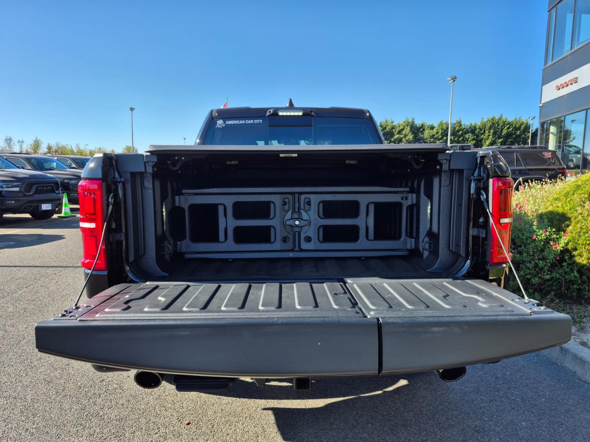 DODGE RAM 1500 CREW LIMITED NIGHT EDITION RAMBOX HAYON MULTI V8 5,7L