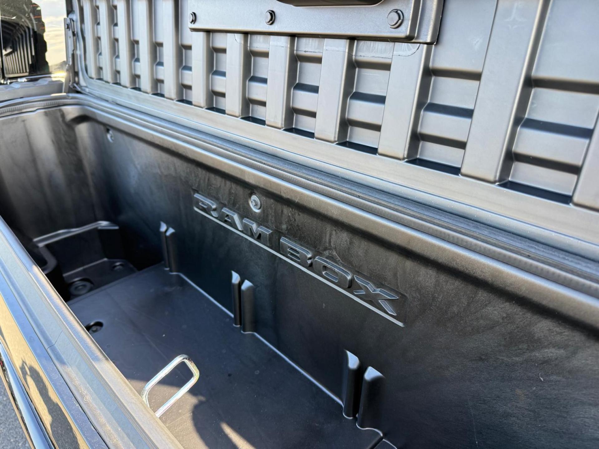 DODGE RAM 1500 CREW TUNGSTEN AIR RAMBOX HAYON MULTI