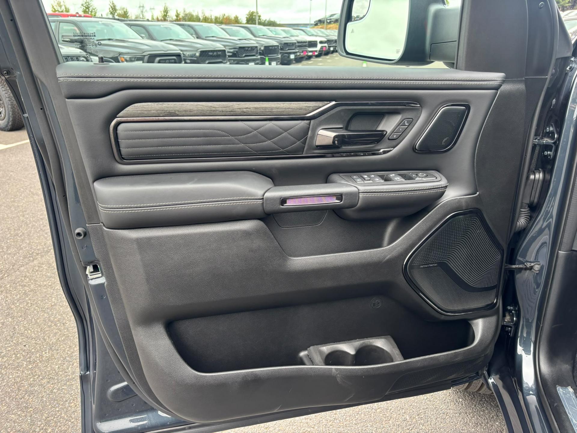 DODGE RAM 1500 CREW LIMITED NIGHT EDITION RAMBOX HAYON MULTI V8 5,7L