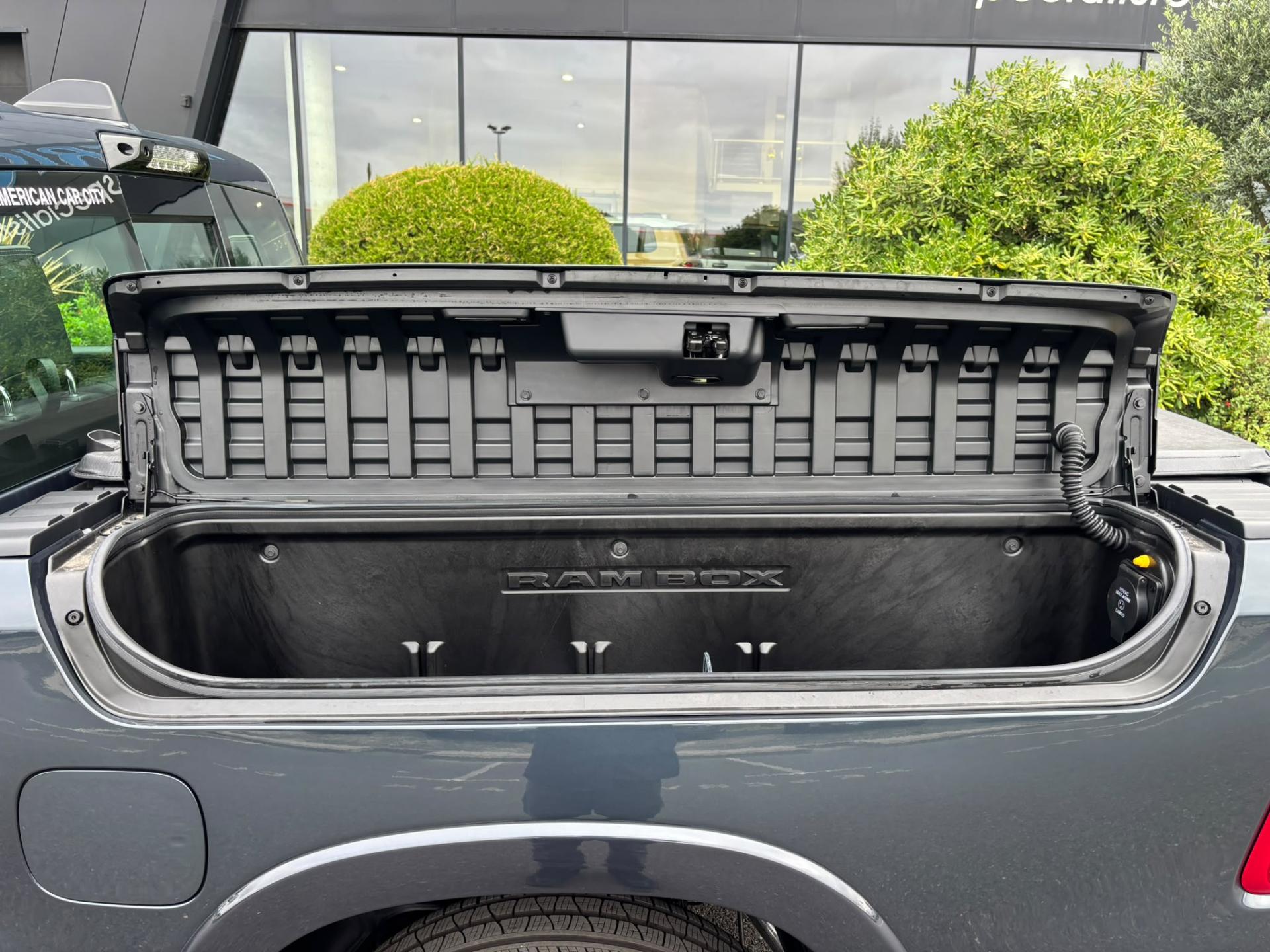 DODGE RAM 1500 CREW LIMITED NIGHT EDITION RAMBOX HAYON MULTI V8 5,7L