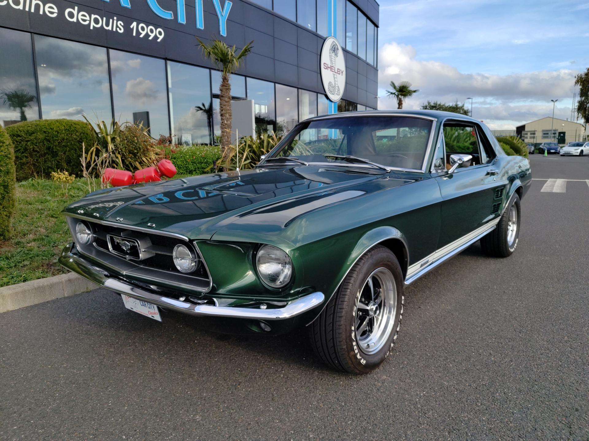 FORD MUSTANG