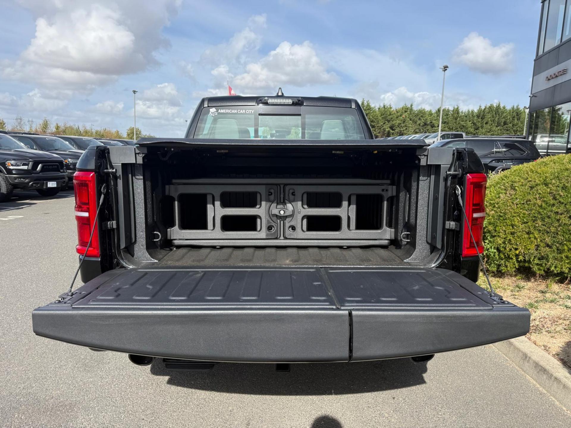 DODGE RAM 1500 CREW LIMITED NIGHT EDITION RAMBOX HAYON MULTI V8 5,7L