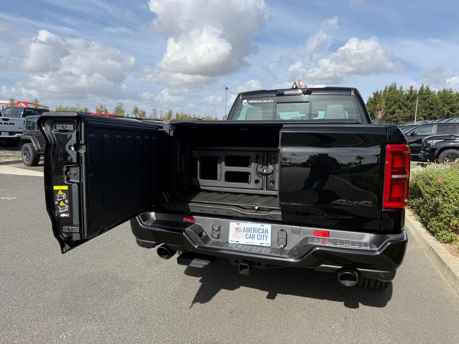 DODGE RAM 1500 CREW LIMITED NIGHT EDITION RAMBOX HAYON MULTI V8 5,7L