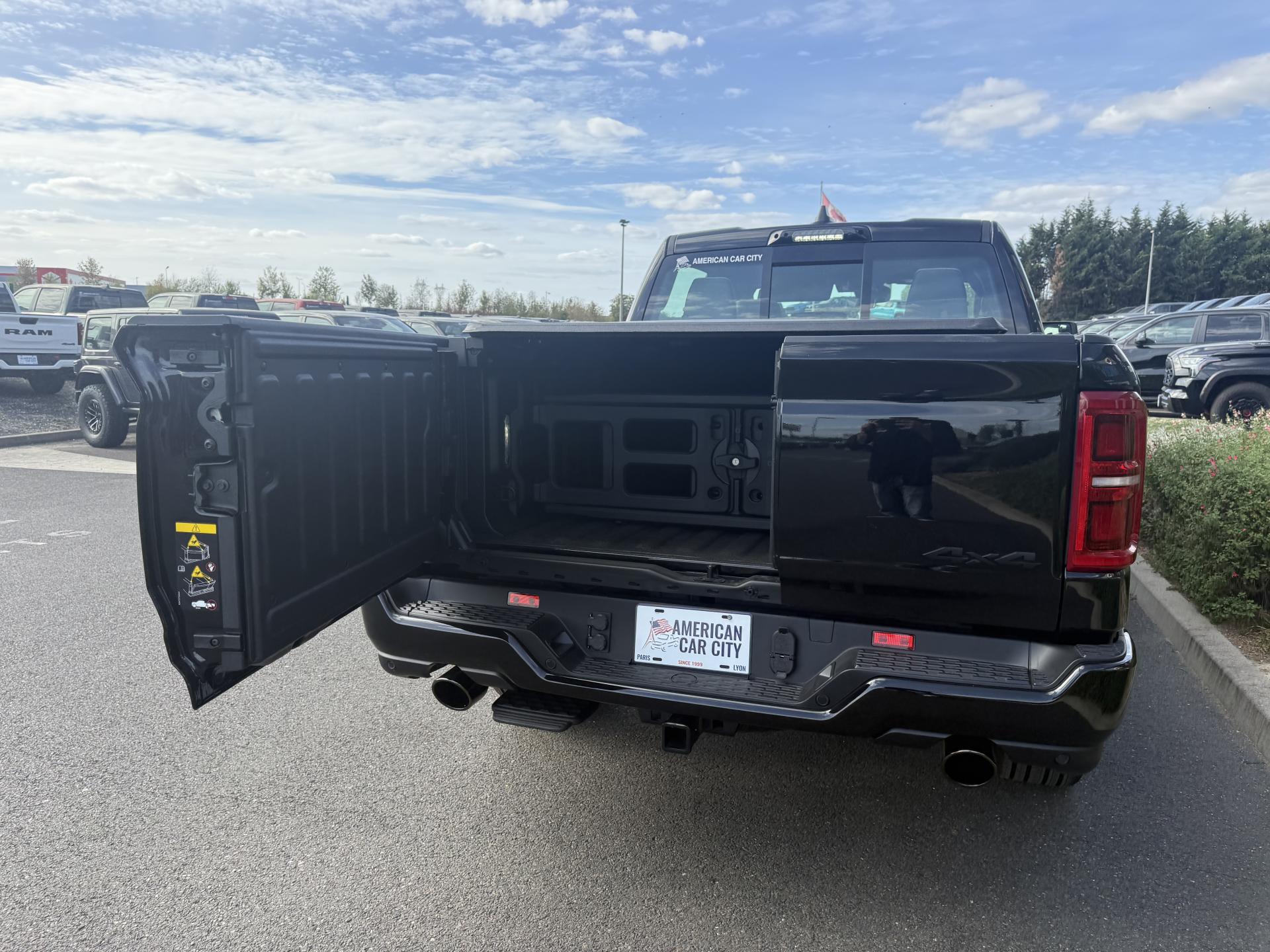 DODGE RAM 1500 CREW LIMITED NIGHT EDITION RAMBOX HAYON MULTI V8 5,7L