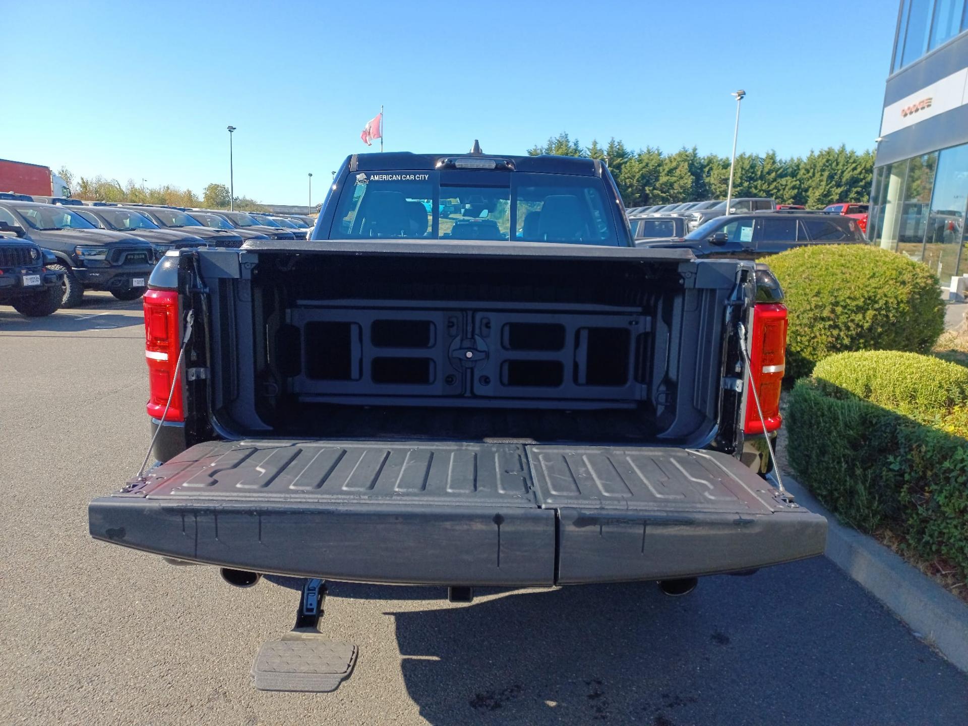 DODGE RAM 1500 CREW LIMITED NIGHT EDITION RAMBOX HAYON MULTI V8 5,7L