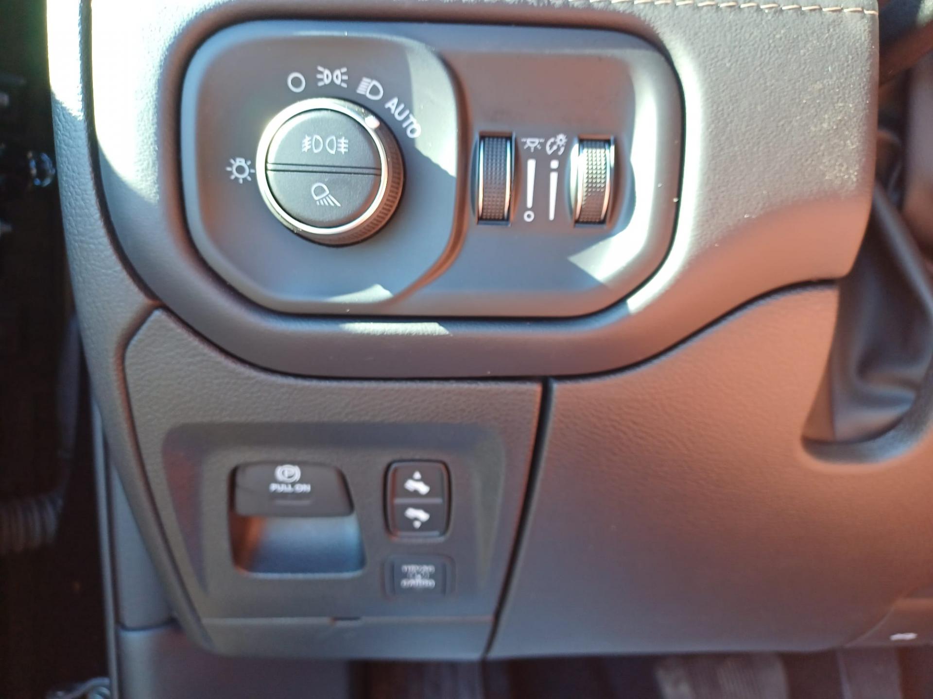 DODGE RAM 1500 CREW LIMITED NIGHT EDITION RAMBOX HAYON MULTI V8 5,7L