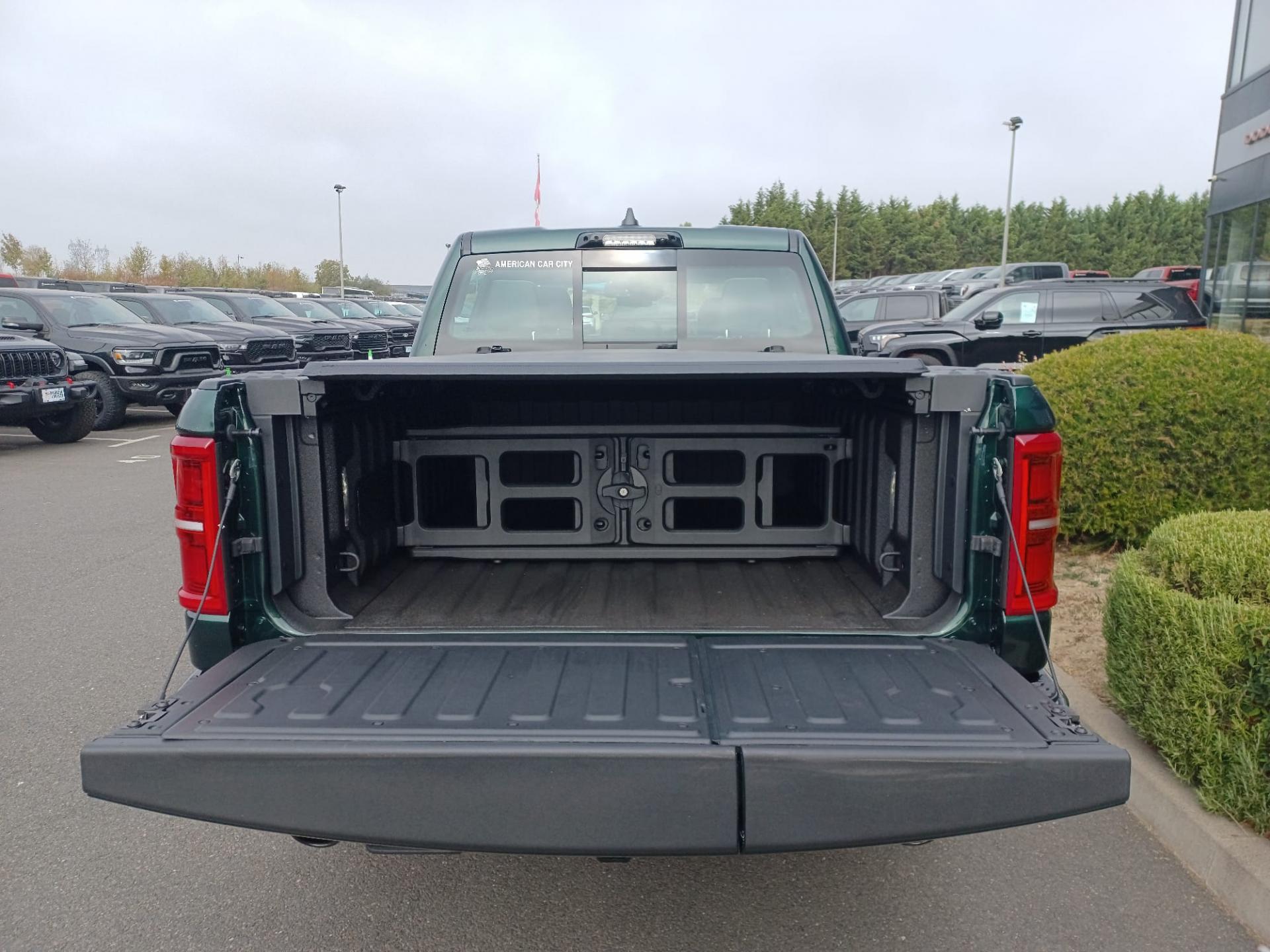 DODGE RAM 1500 CREW LIMITED NIGHT EDITION RAMBOX HAYON MULTI V8 5,7L