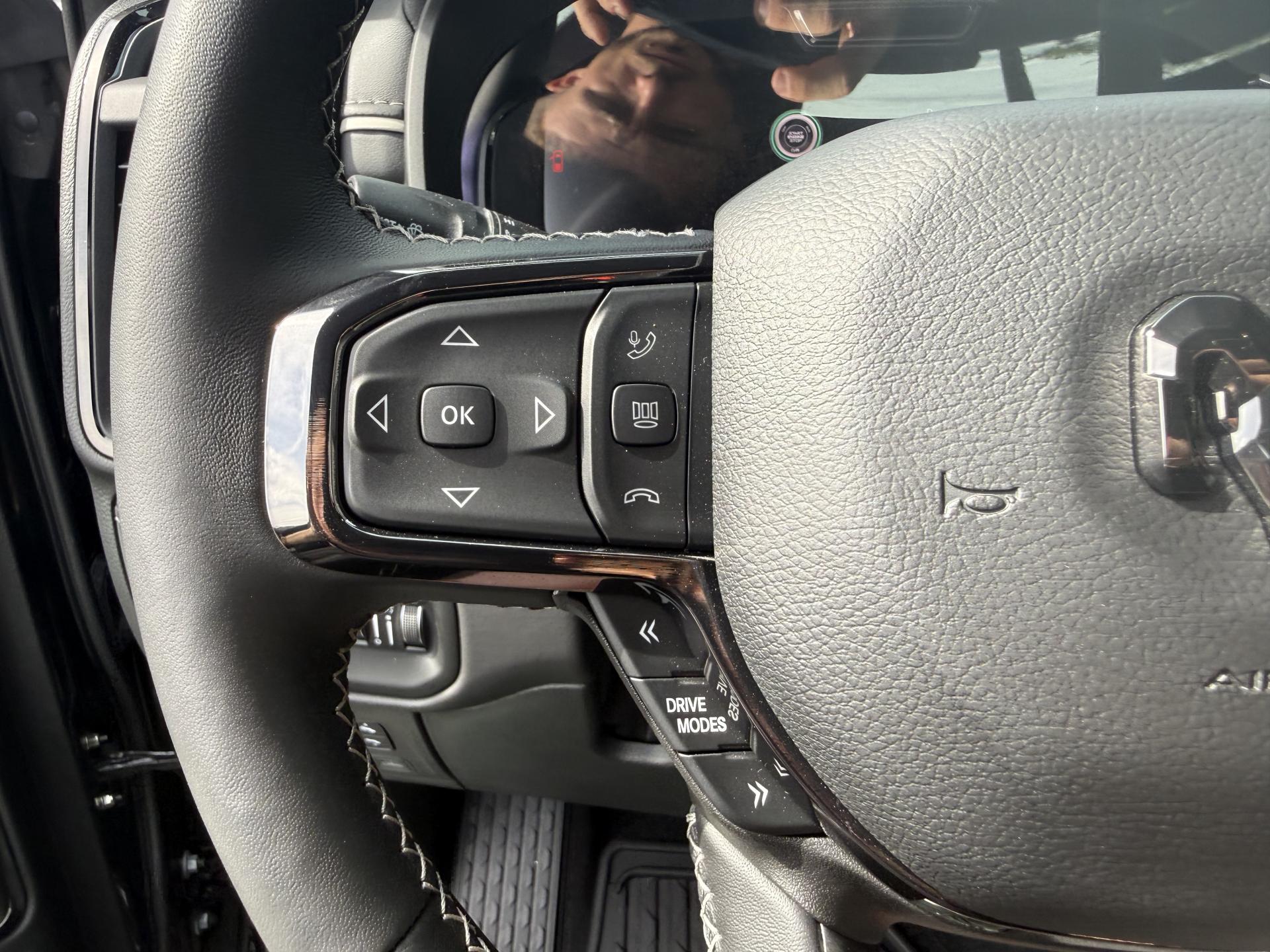 DODGE RAM 1500 CREW LIMITED NIGHT EDITION HAYON MULTI V8 5,7L