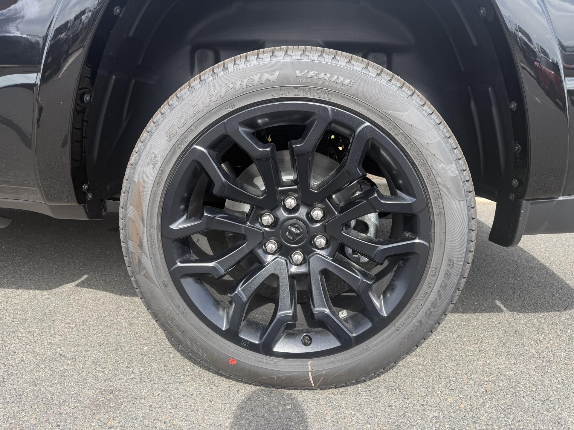 DODGE RAM 1500 CREW LIMITED NIGHT EDITION HAYON MULTI V8 5,7L