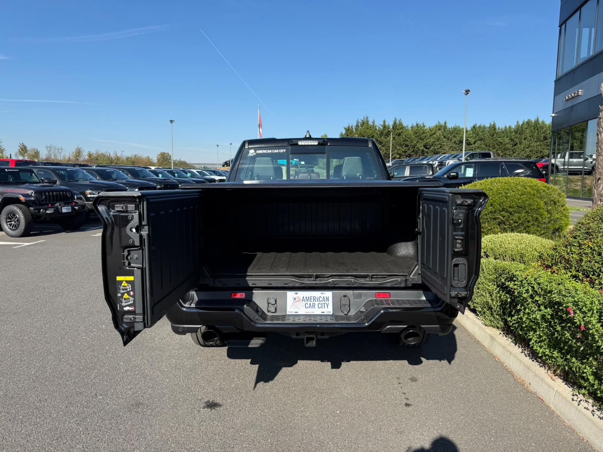 DODGE RAM 1500 CREW LIMITED NIGHT EDITION HAYON MULTI V8 5,7L