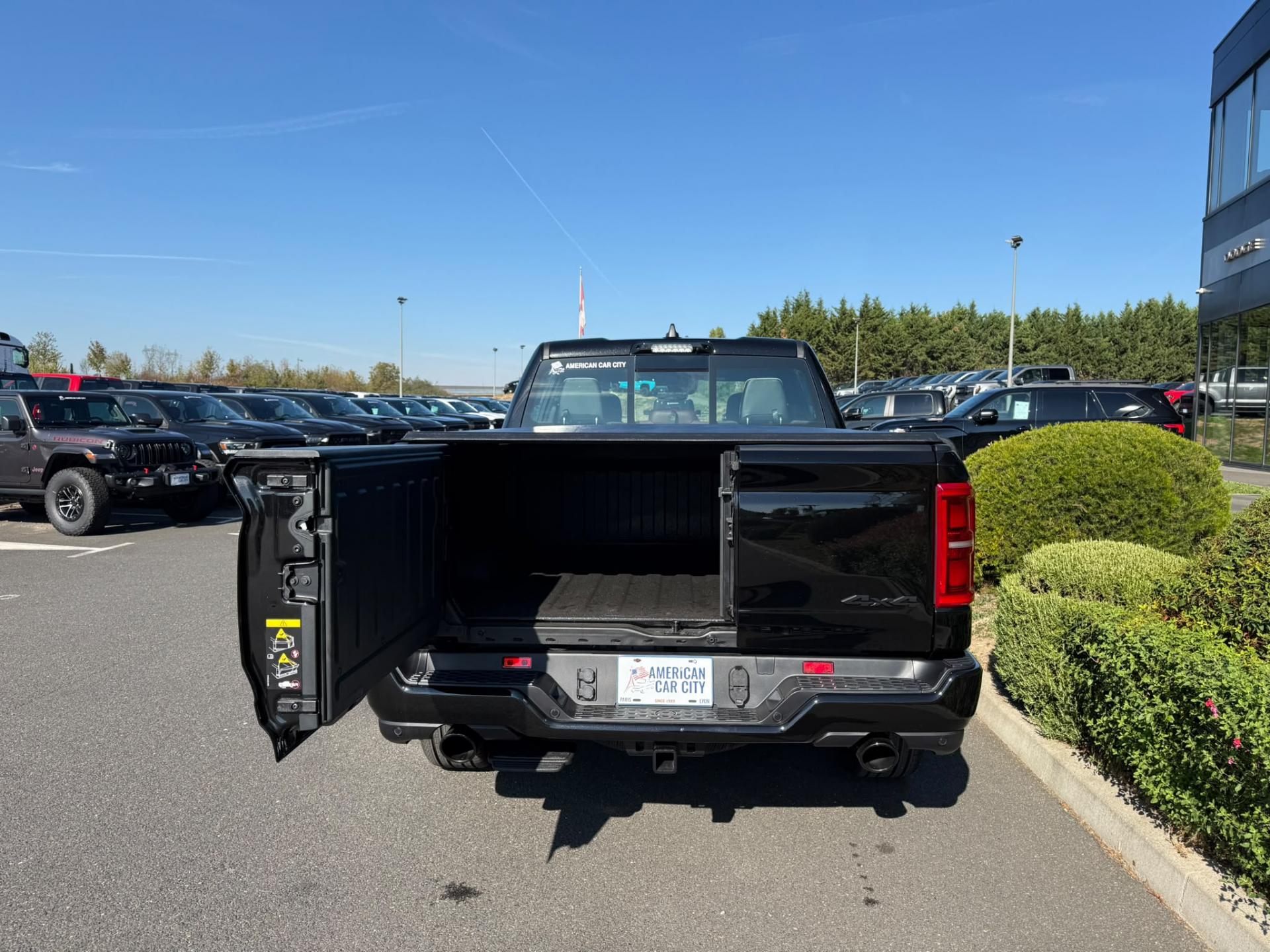 DODGE RAM 1500 CREW LIMITED NIGHT EDITION HAYON MULTI V8 5,7L
