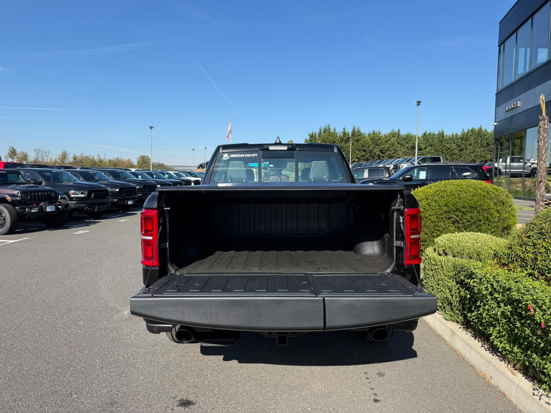 DODGE RAM 1500 CREW LIMITED NIGHT EDITION HAYON MULTI V8 5,7L