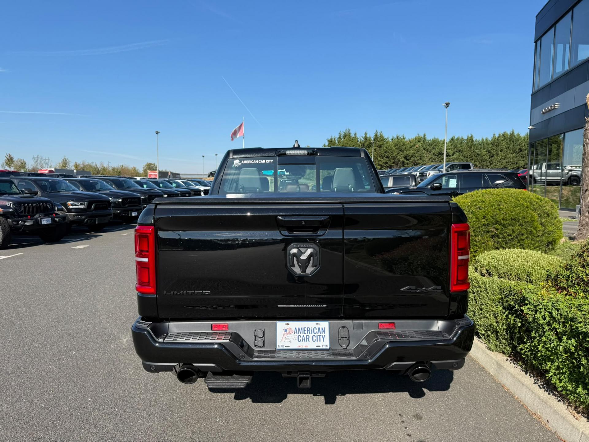 DODGE RAM 1500 CREW LIMITED NIGHT EDITION HAYON MULTI V8 5,7L