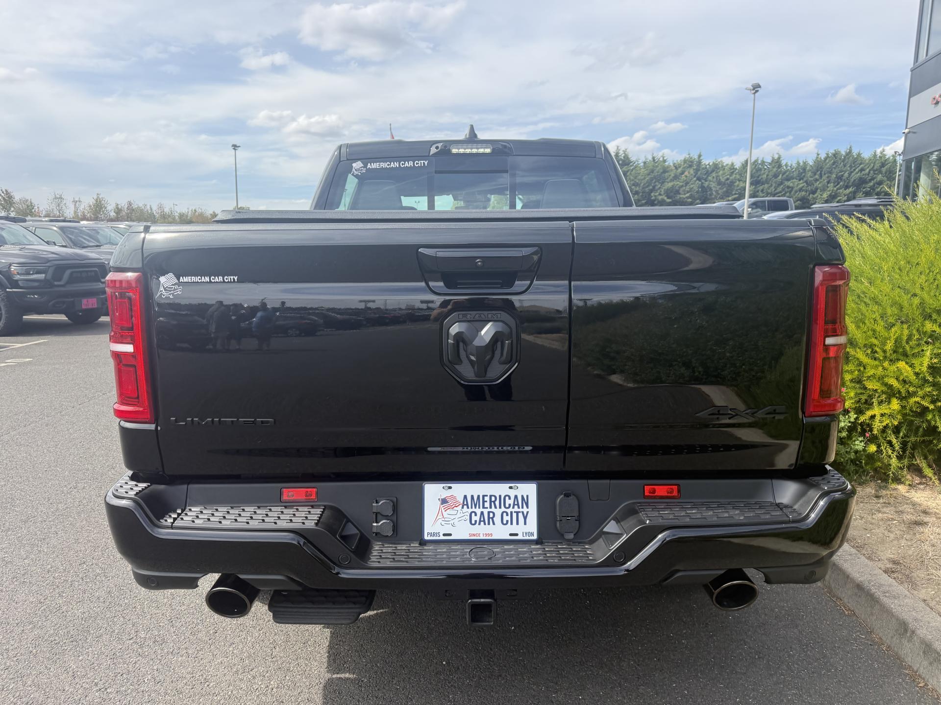 DODGE RAM 1500 CREW LIMITED NIGHT EDITION HAYON MULTI V8 5,7L