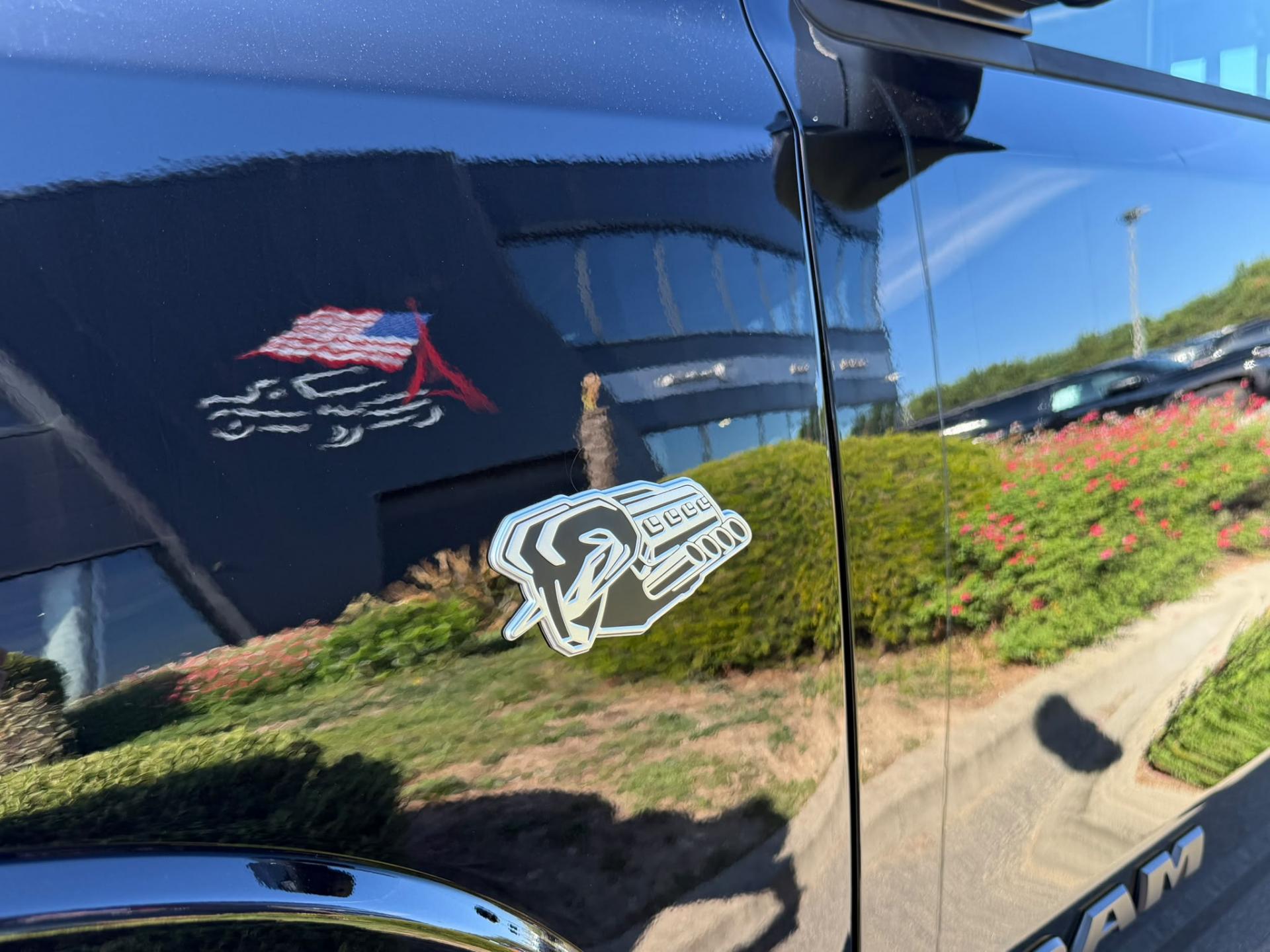 DODGE RAM 1500 CREW LIMITED NIGHT EDITION HAYON MULTI V8 5,7L