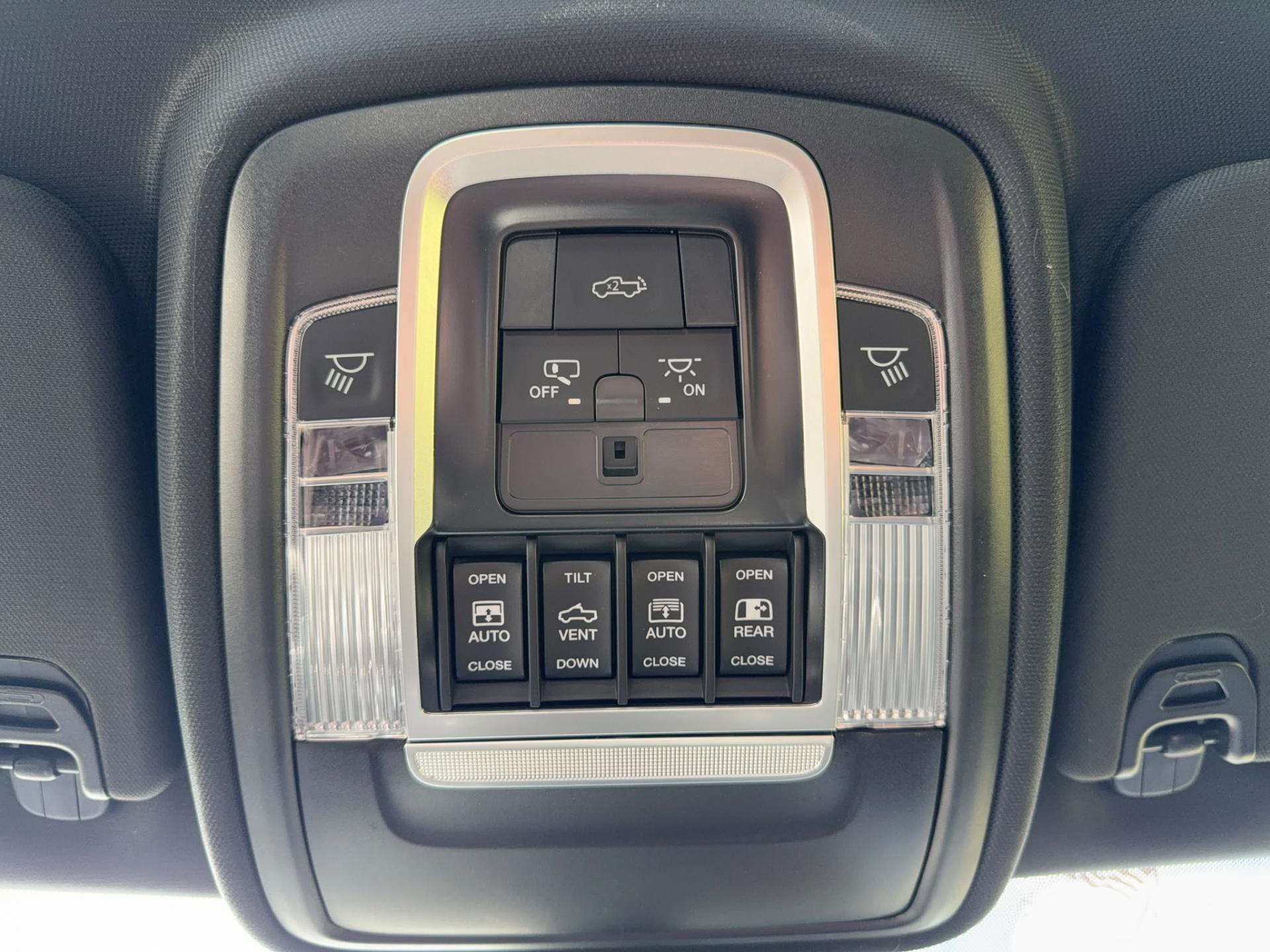DODGE RAM 1500 CREW LIMITED NIGHT EDITION RAMBOX HAYON MULTI V8 5,7L