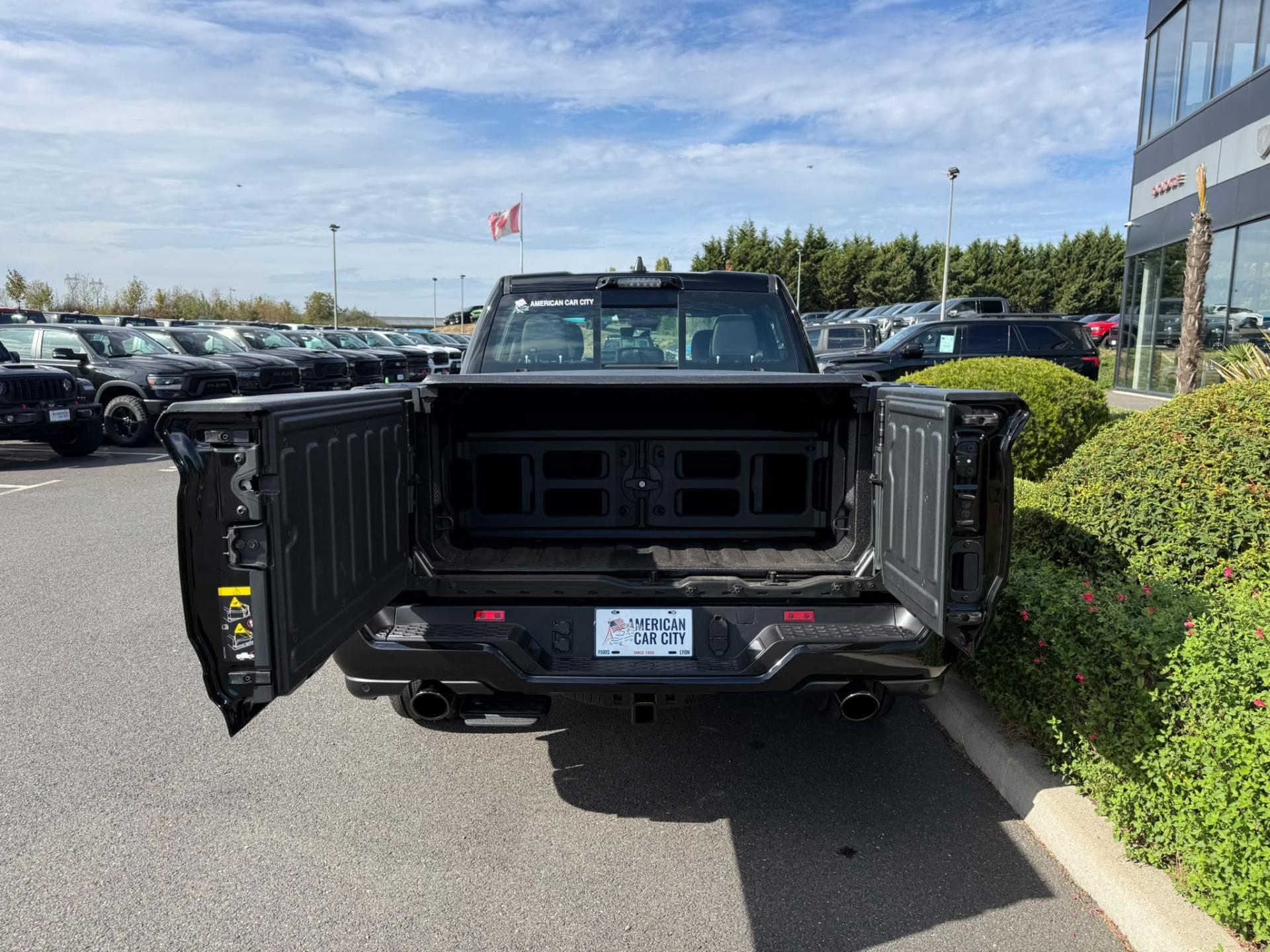 DODGE RAM 1500 CREW LIMITED NIGHT EDITION RAMBOX HAYON MULTI V8 5,7L