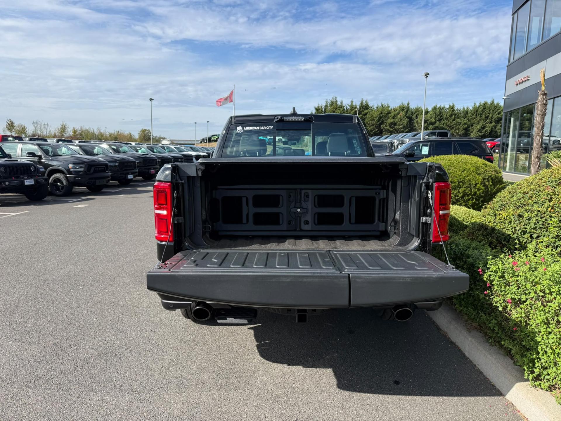 DODGE RAM 1500 CREW LIMITED NIGHT EDITION RAMBOX HAYON MULTI V8 5,7L