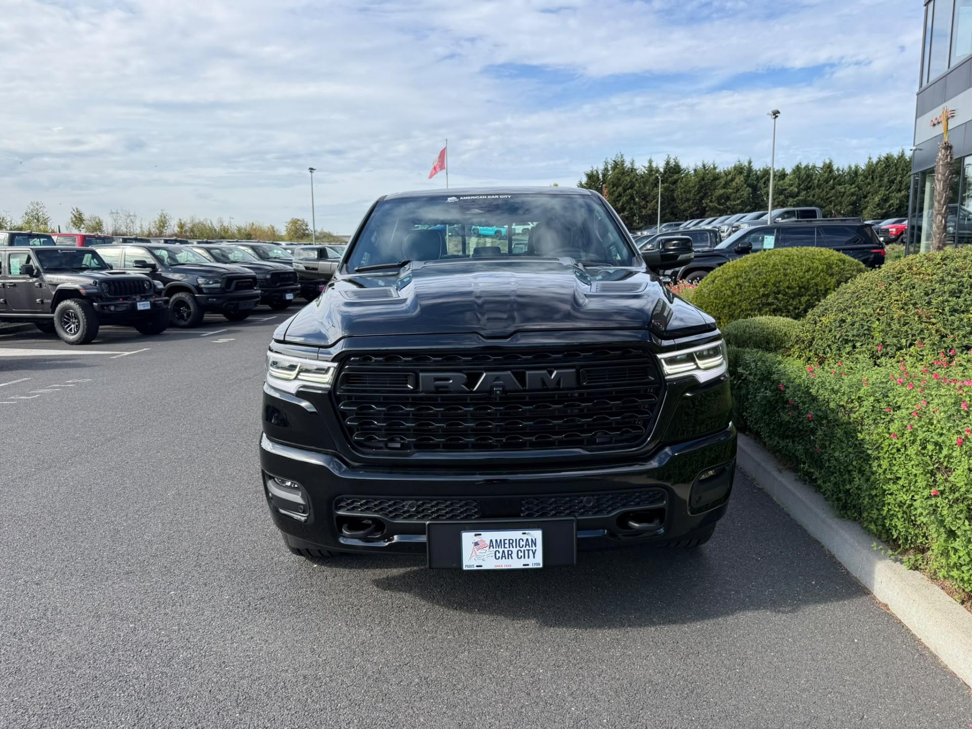 DODGE RAM 1500 CREW LIMITED NIGHT EDITION RAMBOX HAYON MULTI V8 5,7L