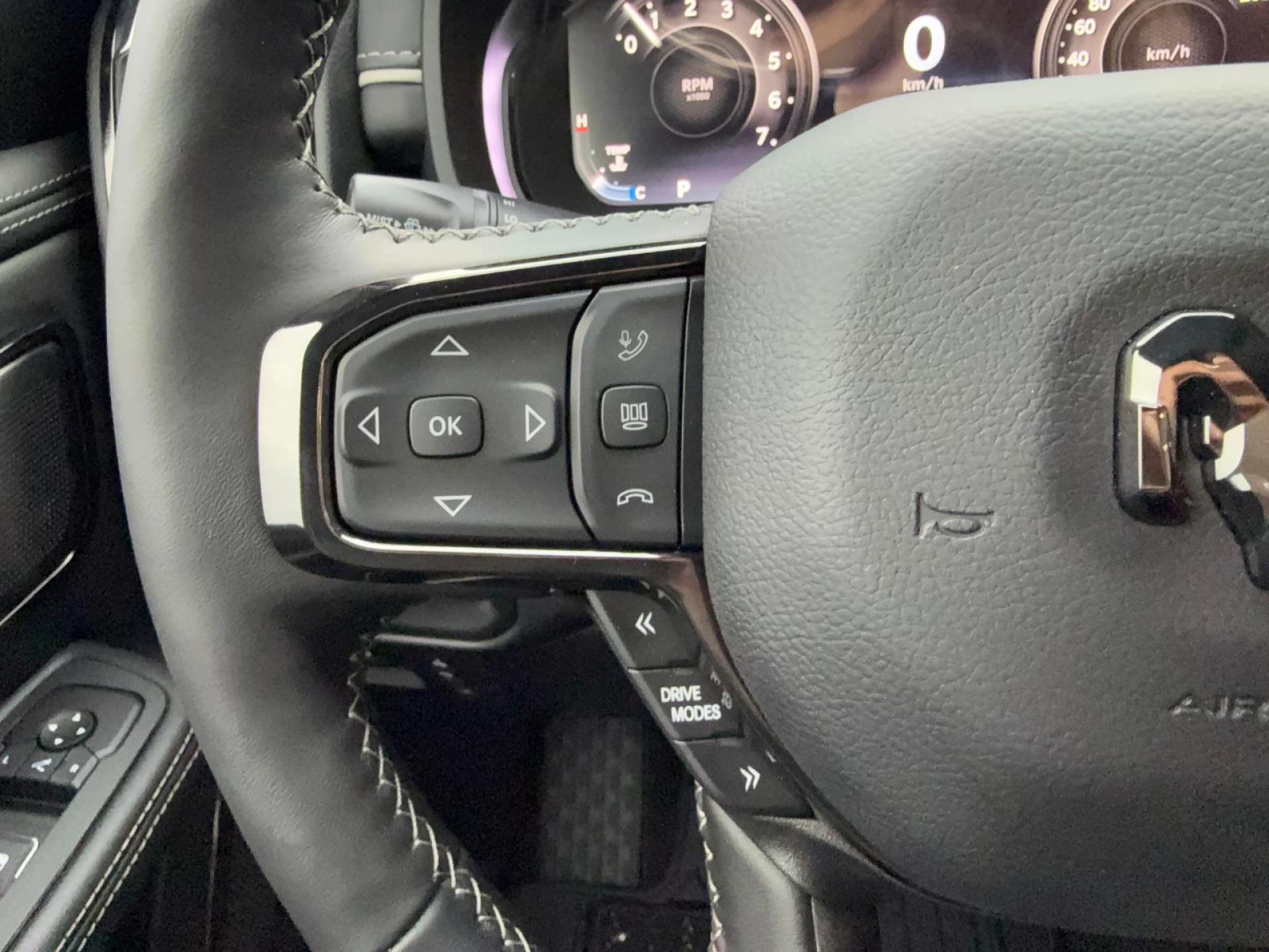 DODGE RAM 1500 CREW LIMITED [BATMAN ]EDITION RAMBOX HAYON MULTI V8 5,7L