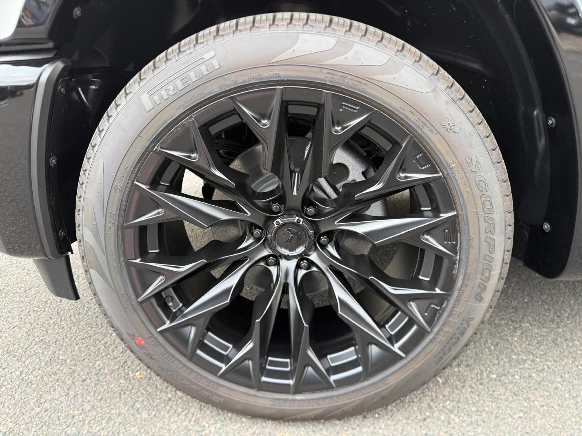 DODGE RAM 1500 CREW LIMITED [BATMAN ]EDITION RAMBOX HAYON MULTI V8 5,7L