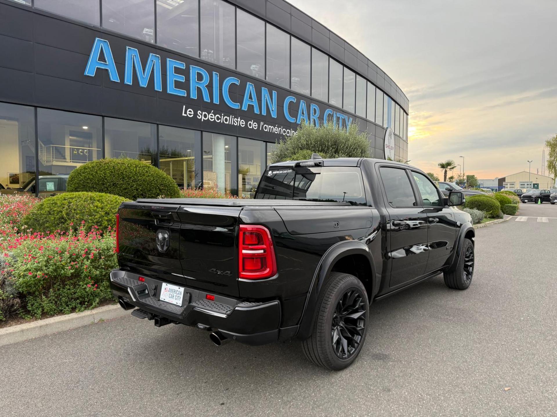 DODGE RAM 1500 CREW LIMITED [BATMAN ]EDITION RAMBOX HAYON MULTI V8 5,7L