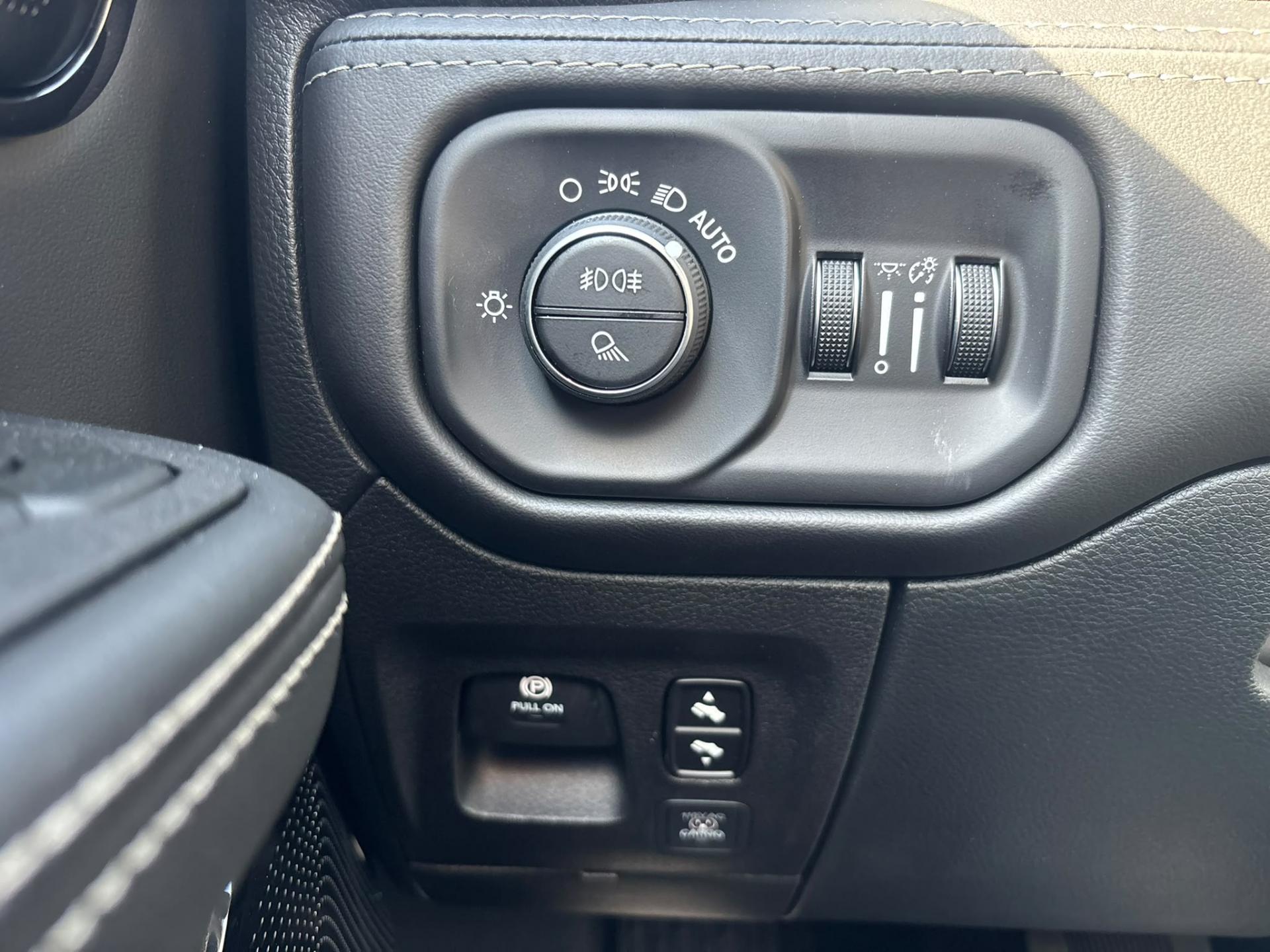 DODGE RAM 1500 CREW LIMITED NIGHT EDITION RAMBOX HAYON MULTI V8 5,7L