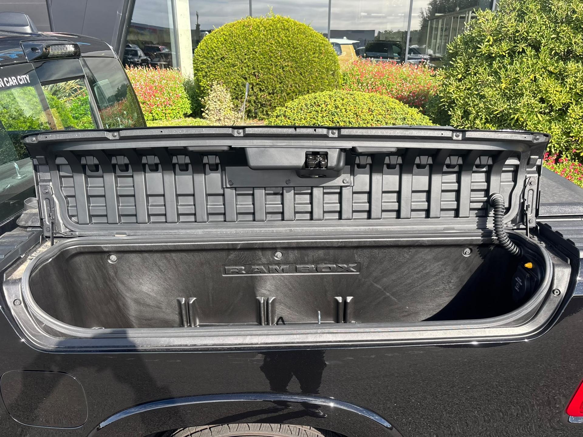 DODGE RAM 1500 CREW LIMITED NIGHT EDITION RAMBOX HAYON MULTI V8 5,7L