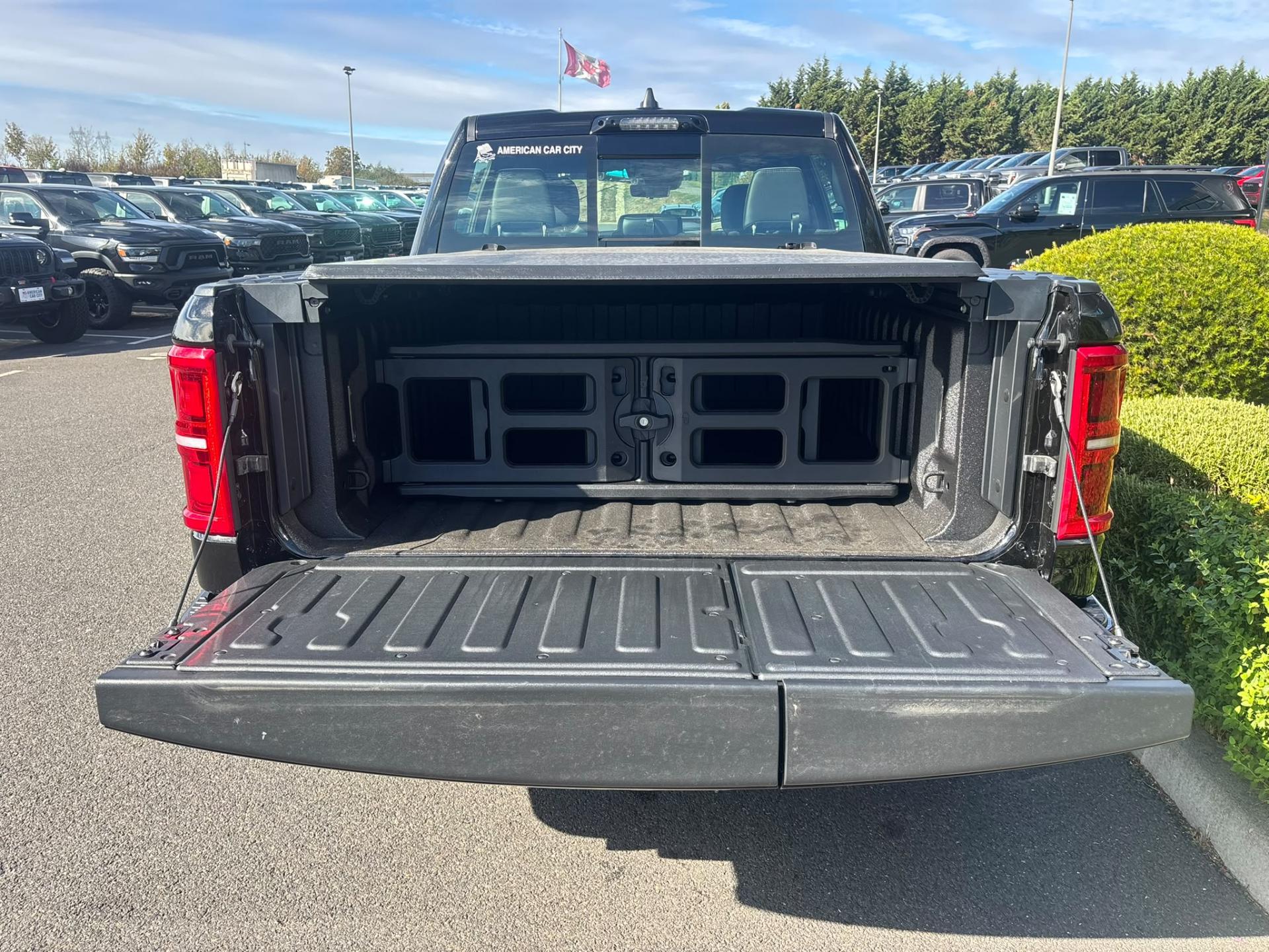 DODGE RAM 1500 CREW LIMITED NIGHT EDITION RAMBOX HAYON MULTI V8 5,7L