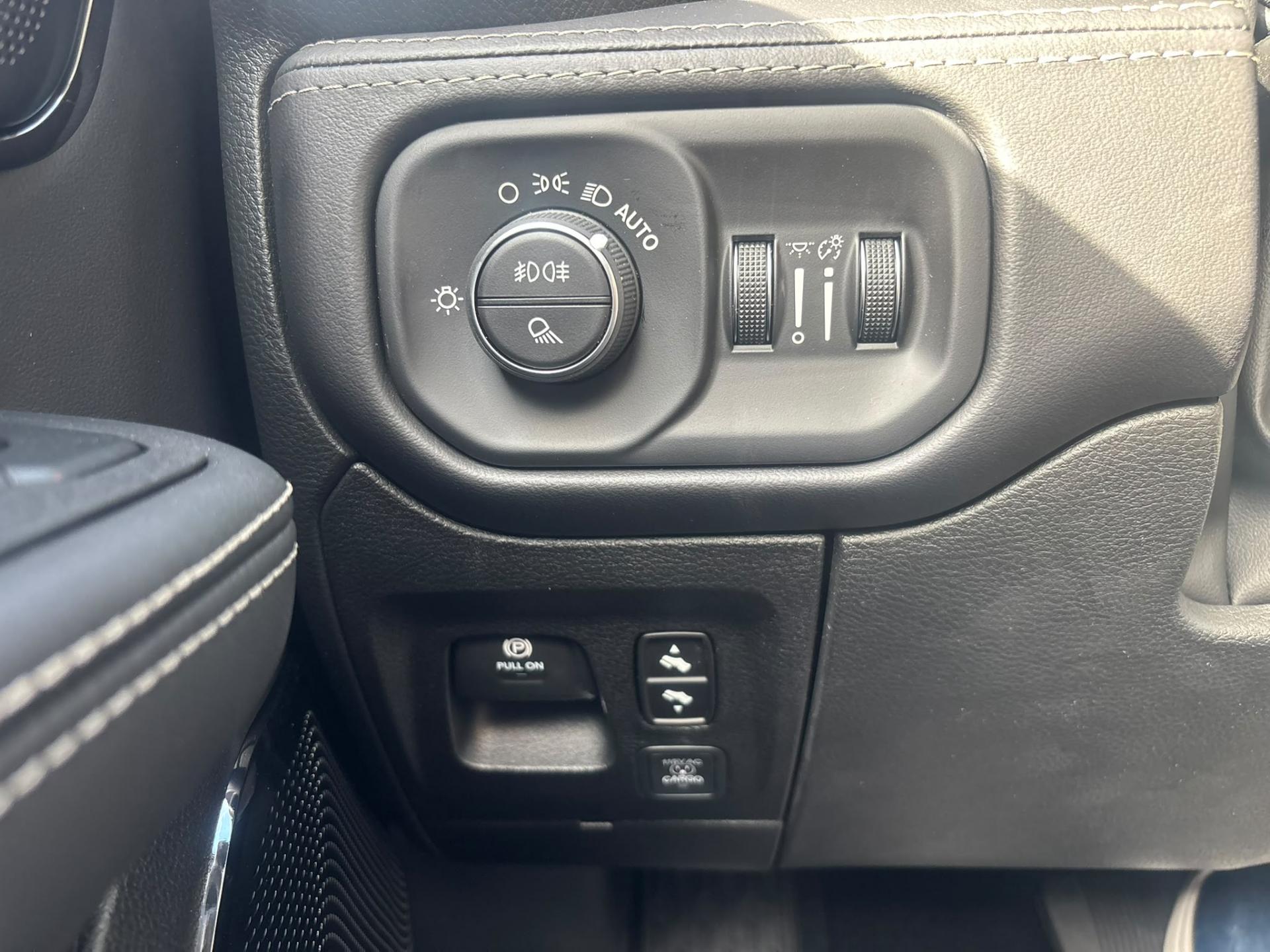 DODGE RAM 1500 CREW LIMITED NIGHT EDITION RAMBOX HAYON MULTI V8 5,7L