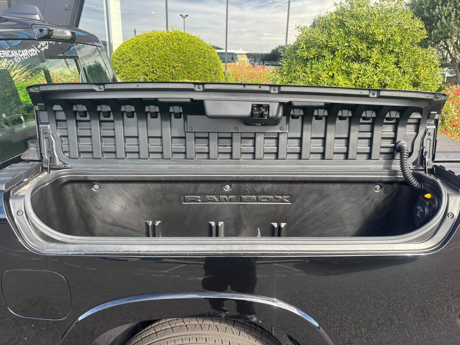 DODGE RAM 1500 CREW LIMITED NIGHT EDITION RAMBOX HAYON MULTI V8 5,7L