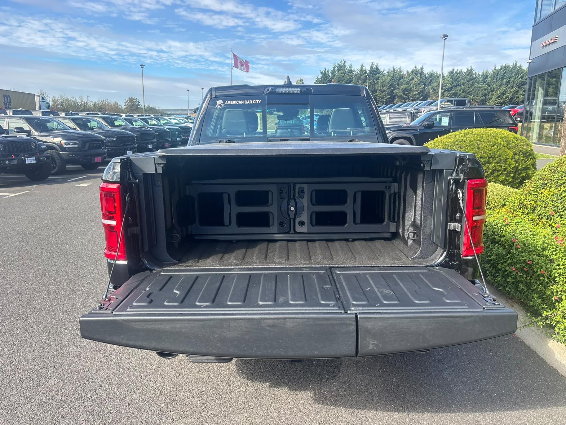 DODGE RAM 1500 CREW LIMITED NIGHT EDITION RAMBOX HAYON MULTI V8 5,7L