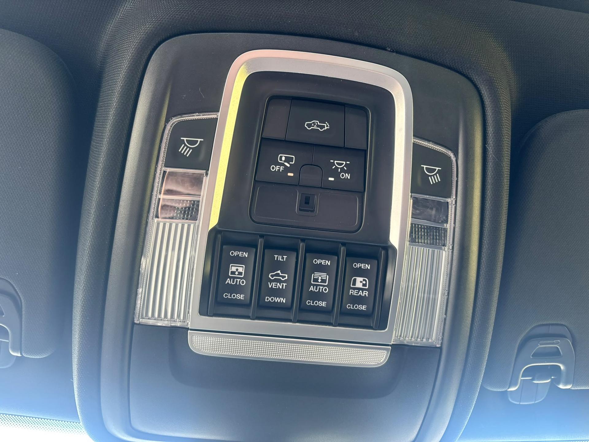 DODGE RAM 1500 CREW LIMITED NIGHT EDITION RAMBOX HAYON MULTI V8 5,7L
