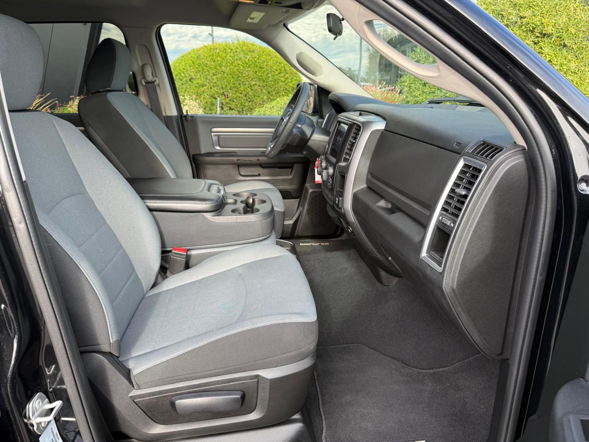 DODGE RAM 1500 CREW SLT CLASSIC BLACK PACKAGE