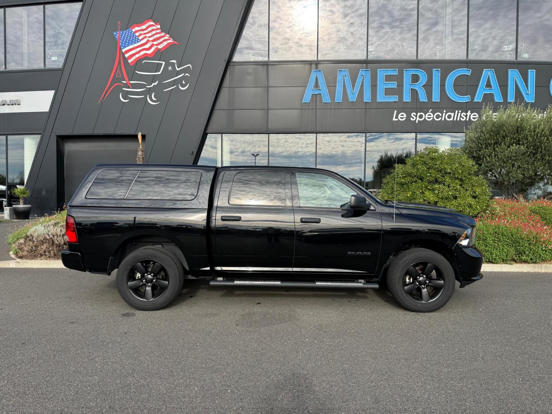 DODGE RAM 1500 CREW SLT CLASSIC BLACK PACKAGE