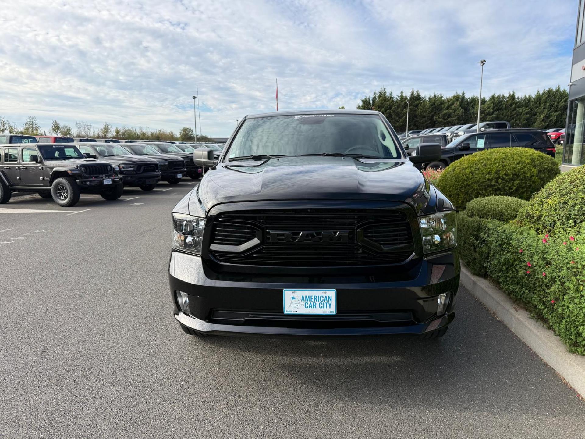 DODGE RAM 1500 CREW SLT CLASSIC BLACK PACKAGE
