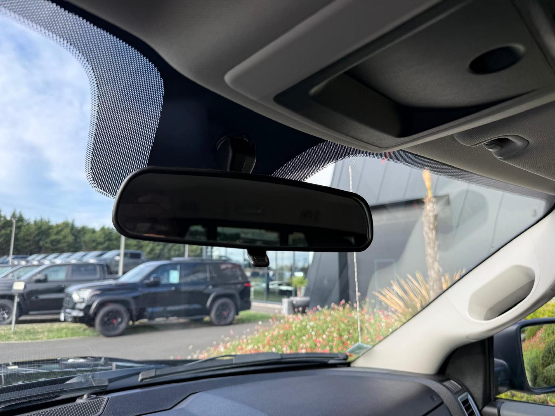 DODGE RAM 1500 CREW SLT CLASSIC BLACK PACKAGE